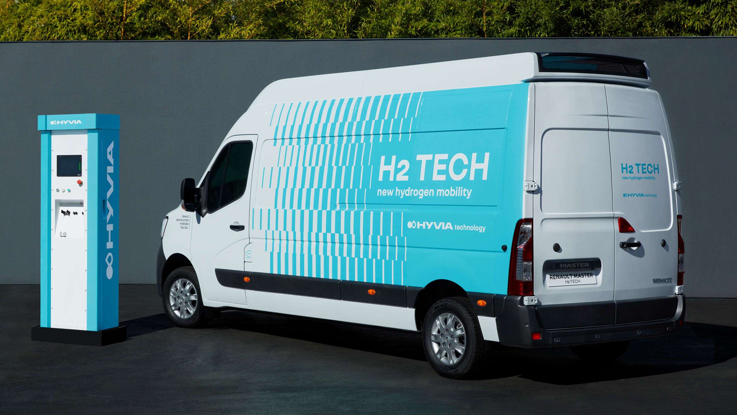 Hydrogen-powered Renault Master Van - rear