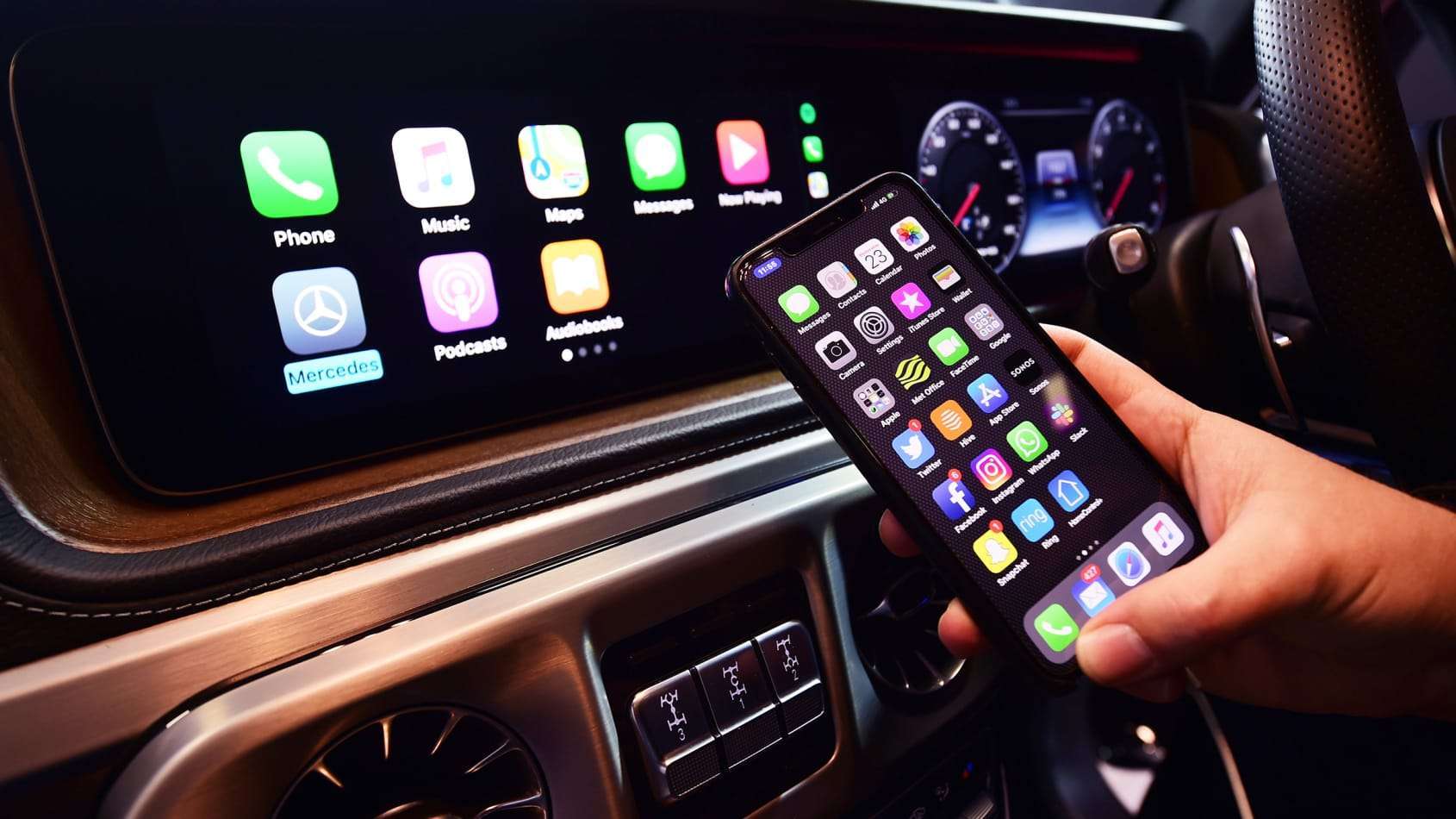 Apple carplay провод. Lexus RX 2023 Apple CARPLAY. Apple CARPLAY big Screen. Apple CARPLAY как подключить. Фото меню Apple CARPLAY.