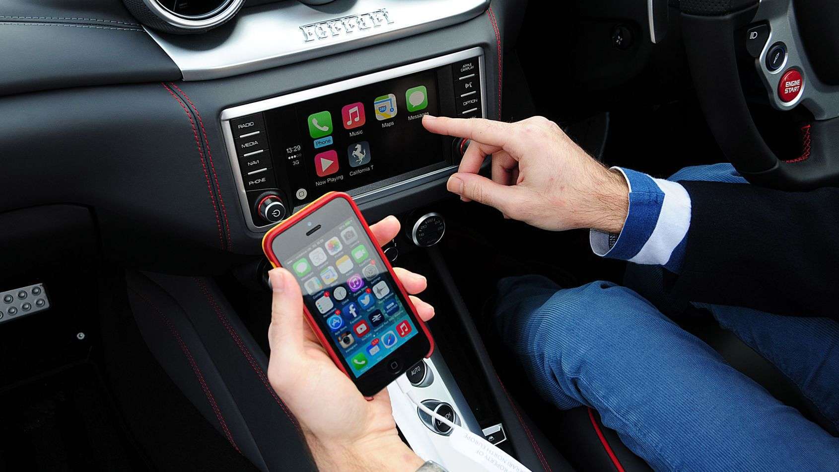 Apple carplay провод. Apple CARPLAY. CARPLAY Mazda 3. Apple CARPLAY 2023. CARPLAY BMW.