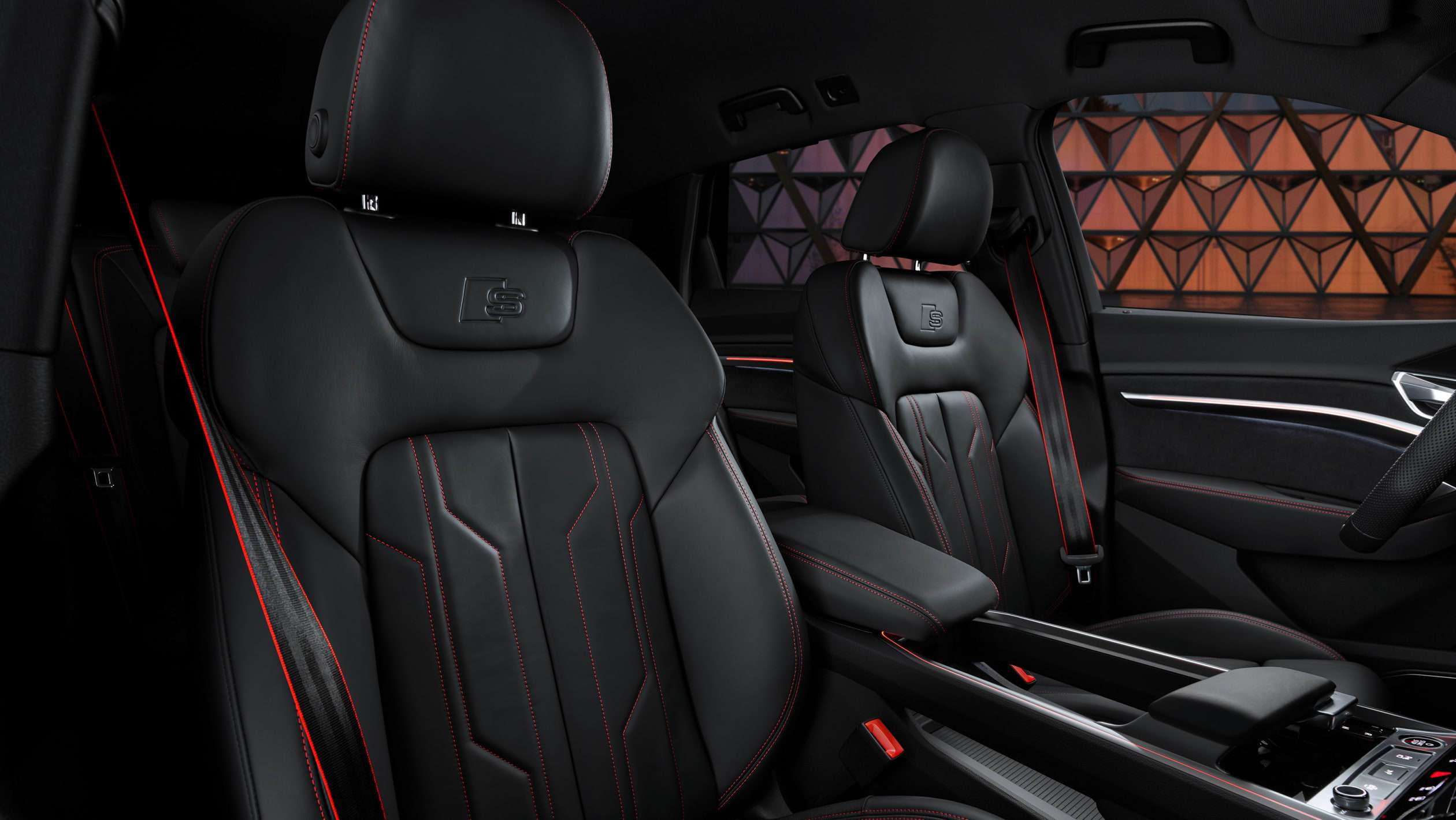 Audi Q8 e-tron - seats