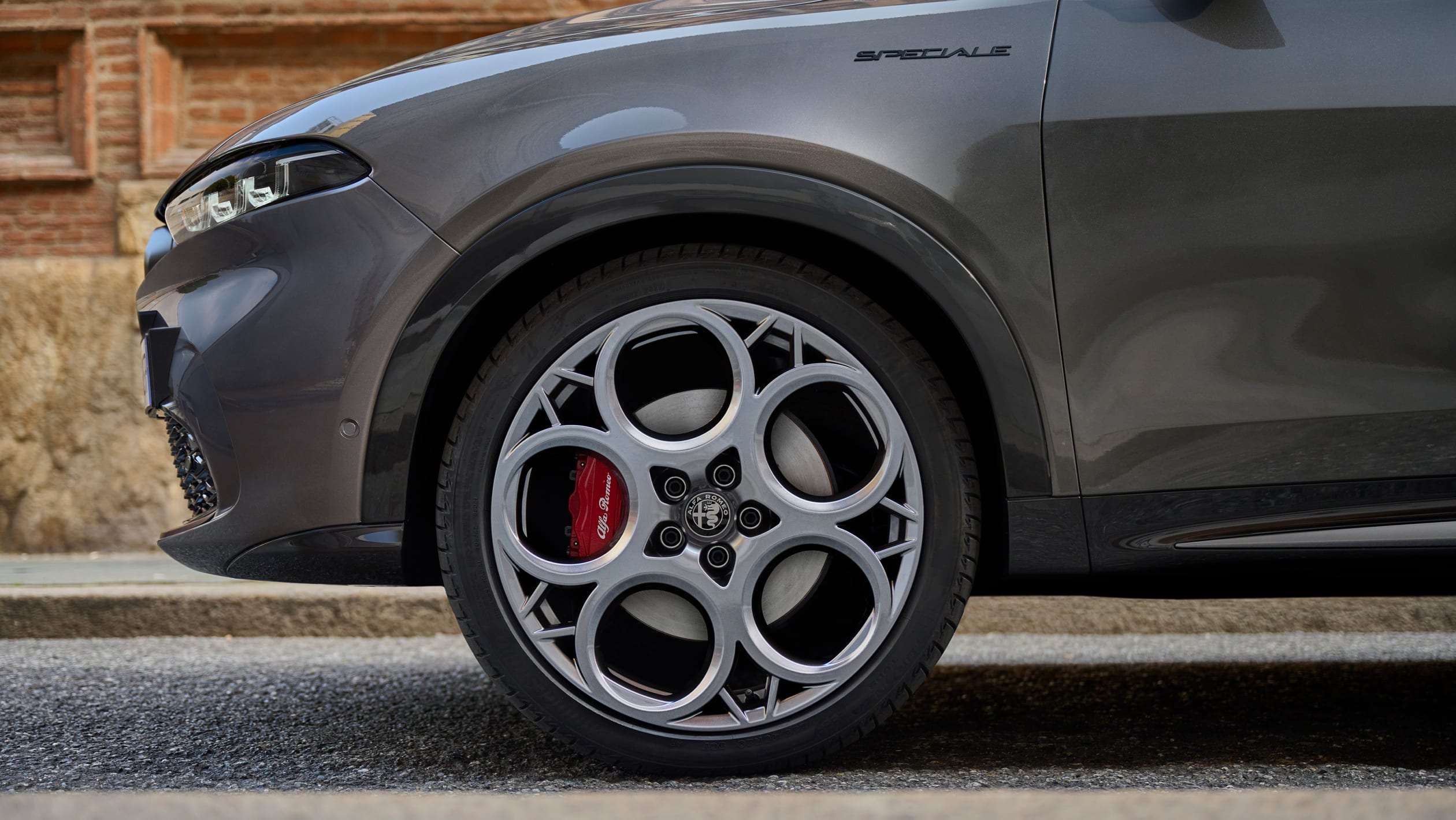 Alfa Romeo PHEV - front ns wheel