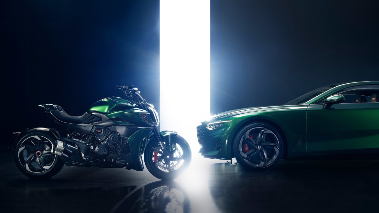 Ducati Diavel и Bentley Batur — сбоку